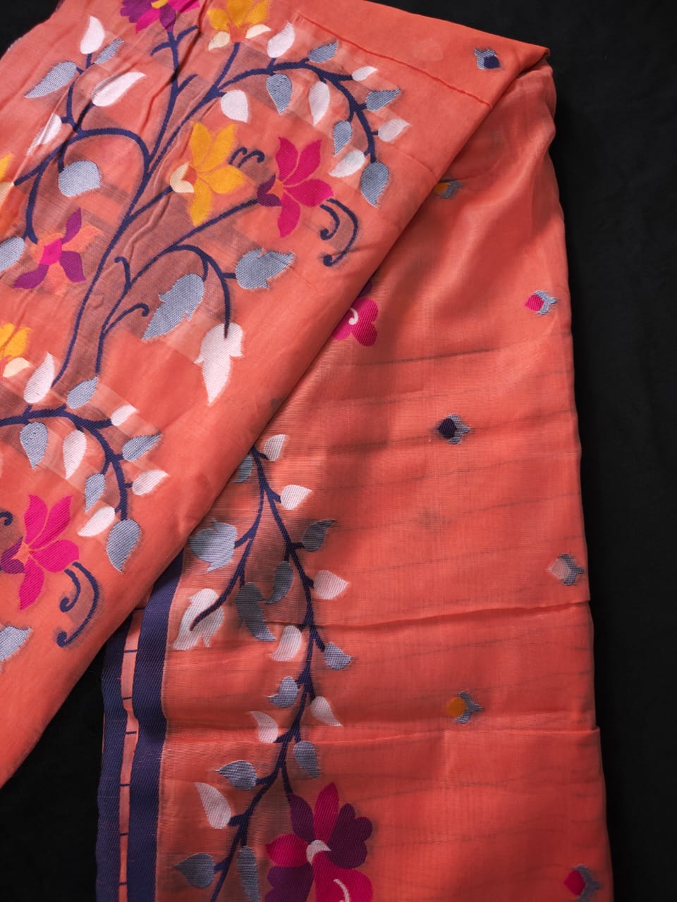 Bonolota creeper motif on peach Jamdani